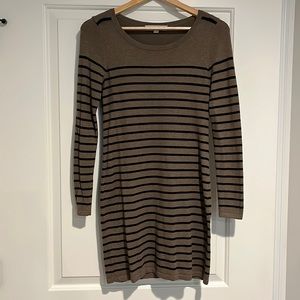 Ann Taylor Loft, XS, sweater dress.  Gently worn.  Lots of life left.